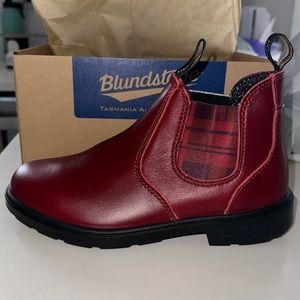 BRAND NEW Blundstone kids red boot